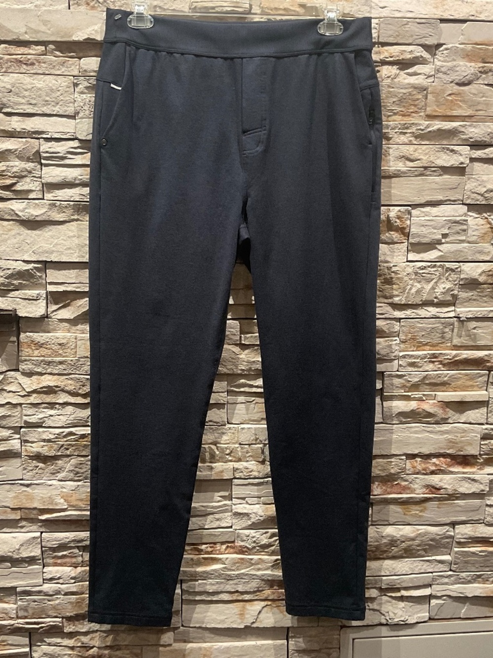 Vuori Men’s Coronado  Jogger  Pants, Color Heather Gray, Size L